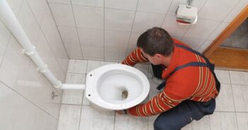 Montering af toilet Montering af toilet - Fritstående & væghængt